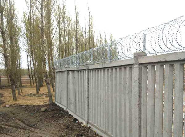 鐵路專(zhuān)用刺絲滾籠價(jià)格